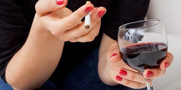 週1本のワイン、がんリスク引き上げ たばこ5～10本分に相当