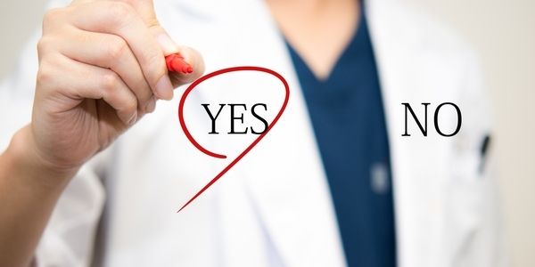 ＜この記事に注目＞「私は医者です」と言う派？言わない派？